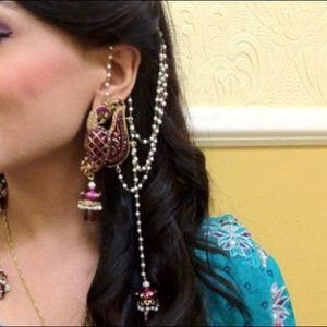 Beautiful mohrni earrings with pearls
